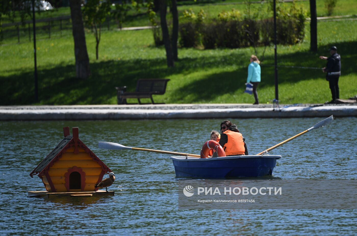 Благоустроенные зоны у воды в парках Москвы