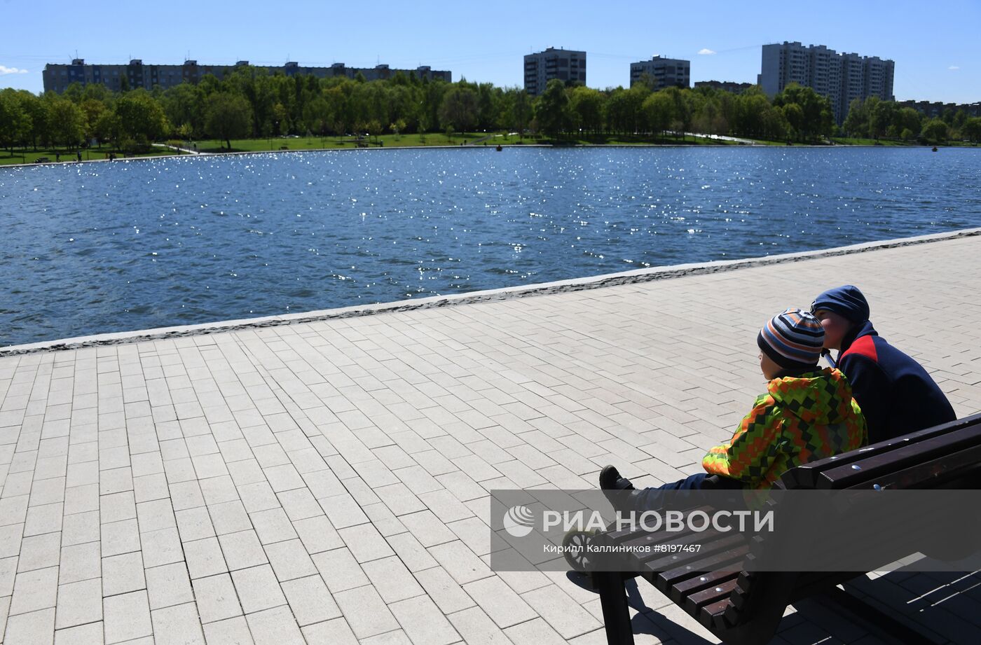 Благоустроенные зоны у воды в парках Москвы