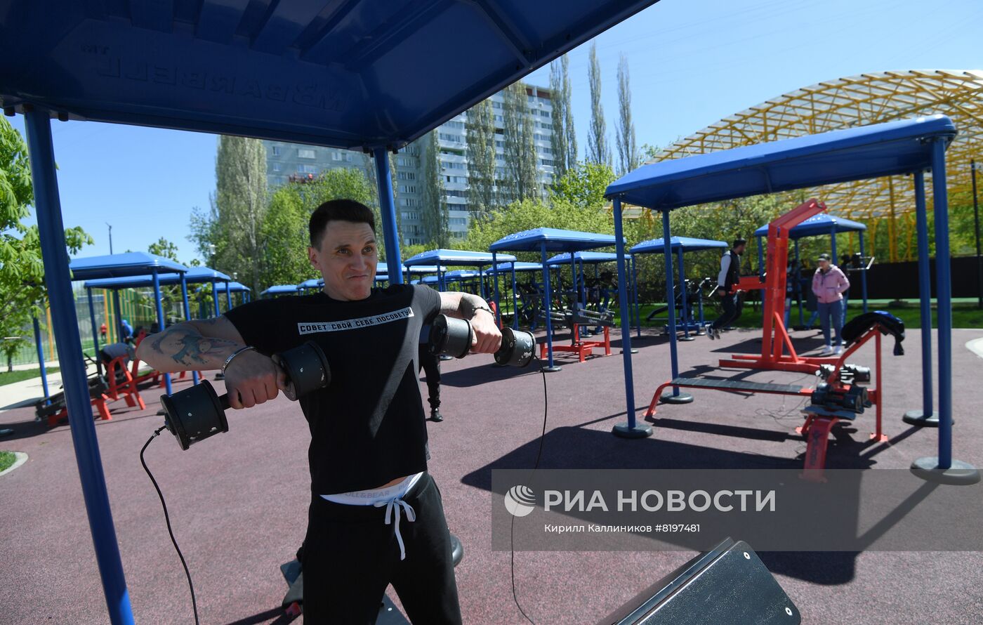 Благоустроенные зоны у воды в парках Москвы