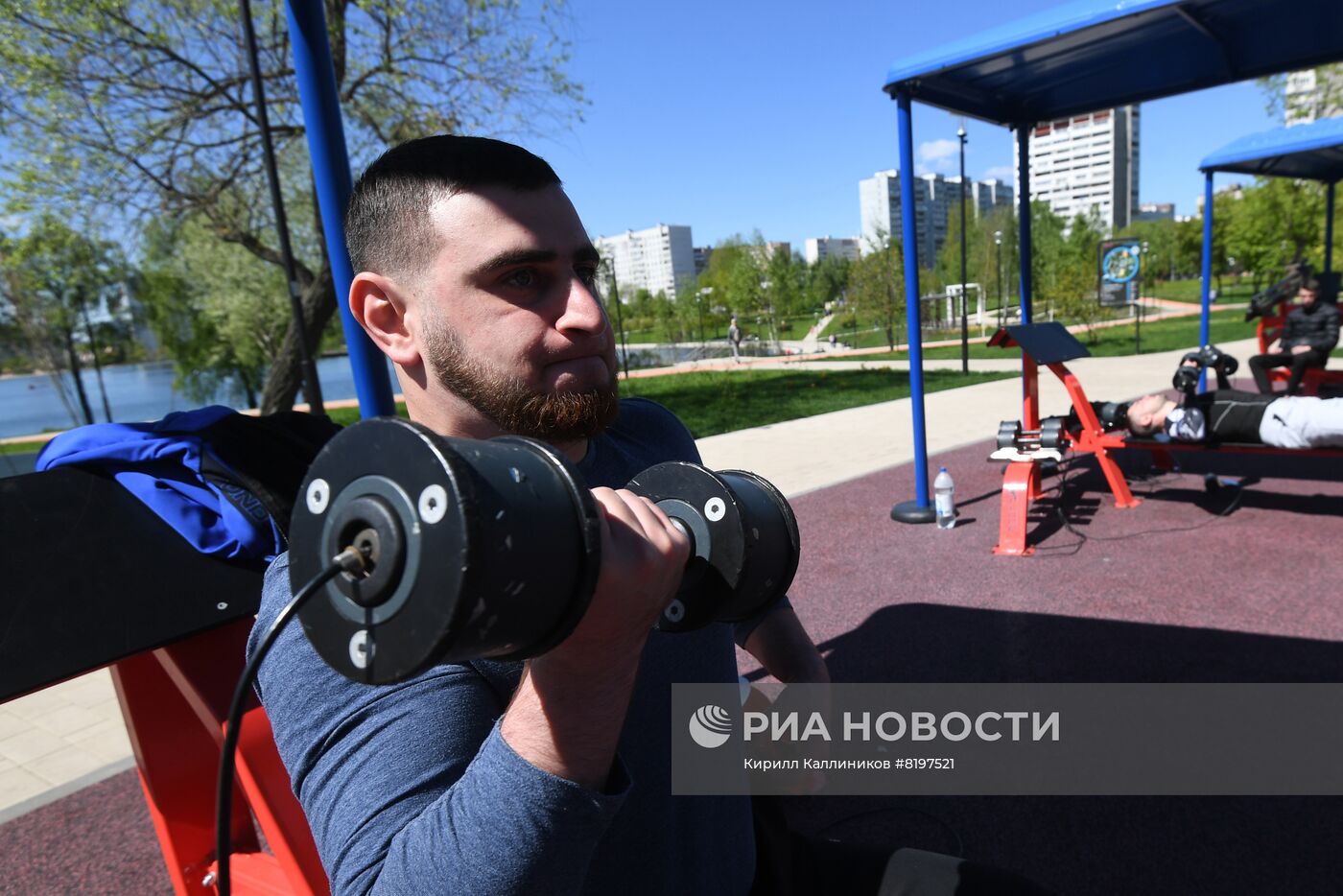 Благоустроенные зоны у воды в парках Москвы