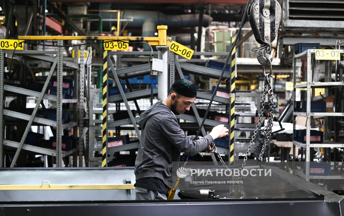 Производство сельхозтехники на заводе "Ростсельмаш"