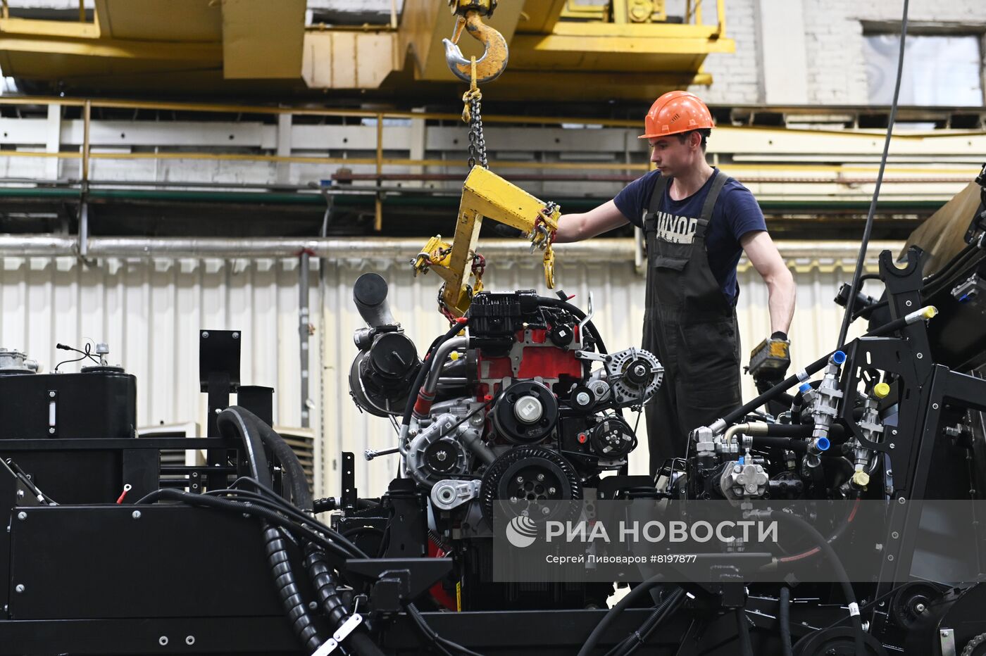 Производство сельхозтехники на заводе "Ростсельмаш"