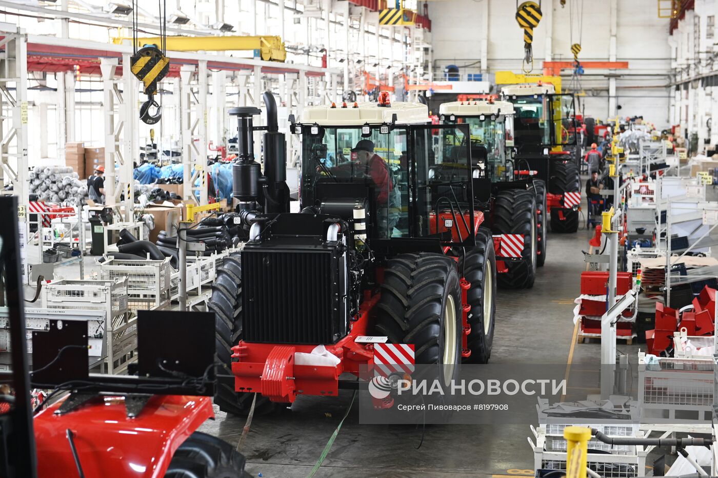 Производство сельхозтехники на заводе "Ростсельмаш"