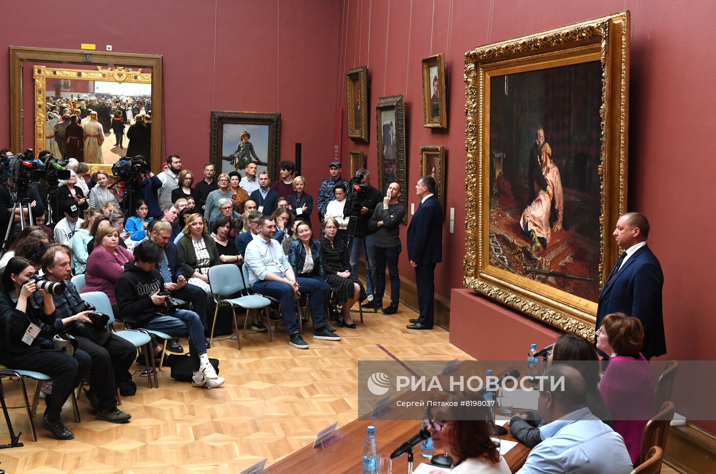 Презентация картины Репина "Иван Грозный и сын его Иван" после реставрации