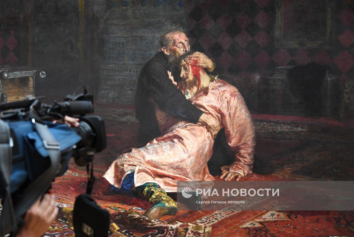 Презентация картины Репина "Иван Грозный и сын его Иван" после реставрации