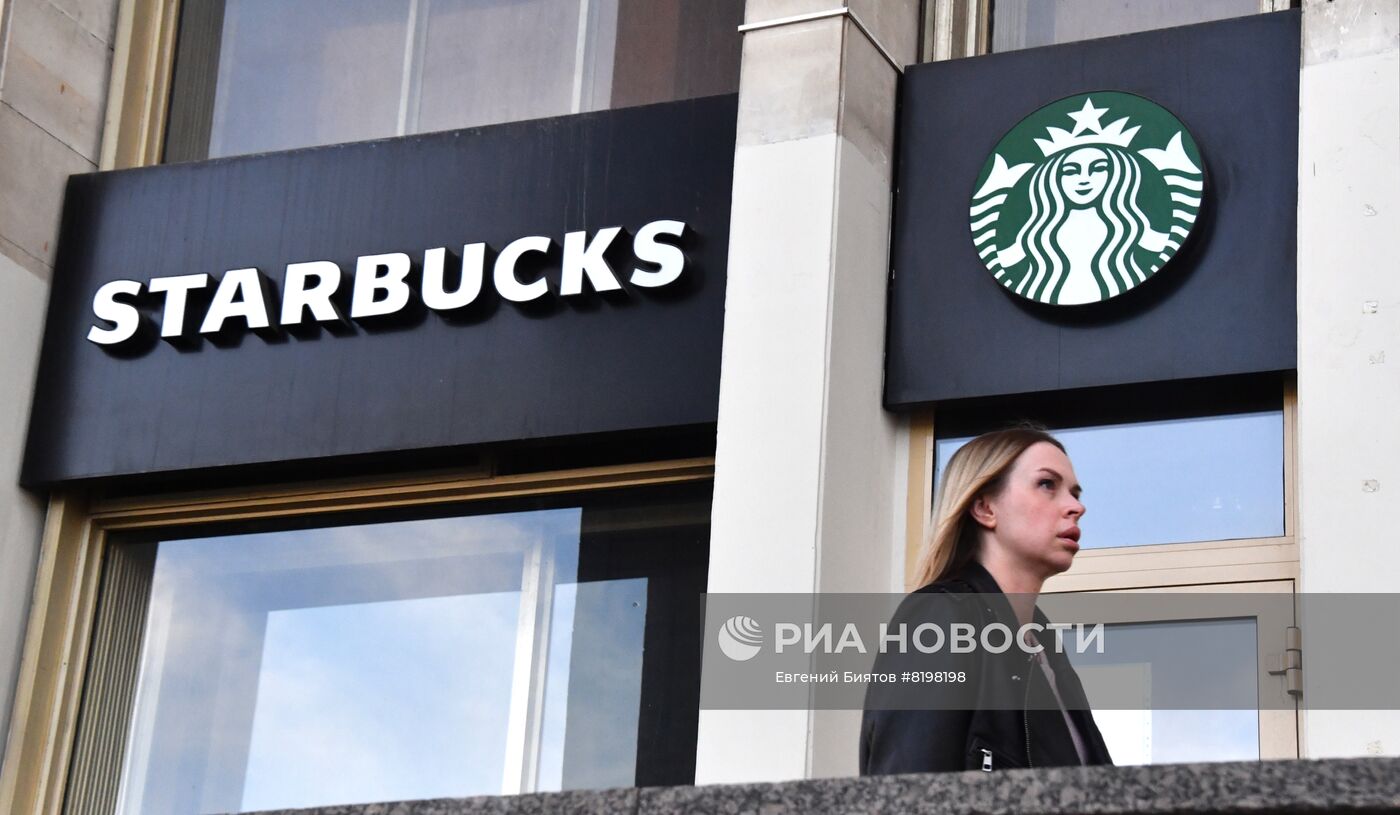 Starbucks и Levi's уходят с российского рынка