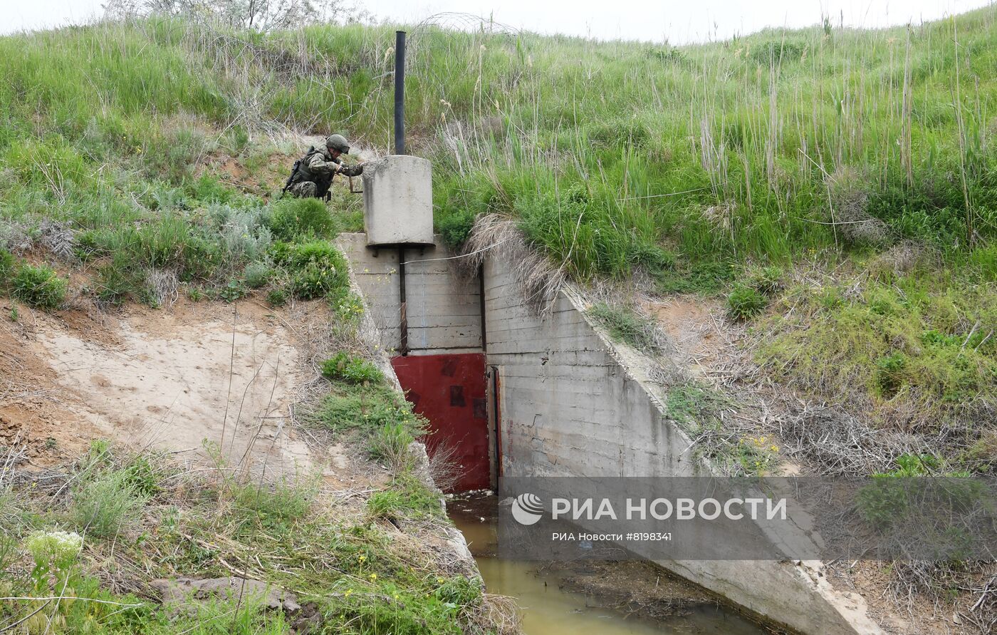 Работы по восстановлению гидротехнических сооружений Северо-Крымского канала