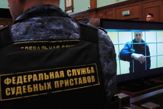 Рассмотрение жалобы защиты на приговор блогеру А. Навальному 