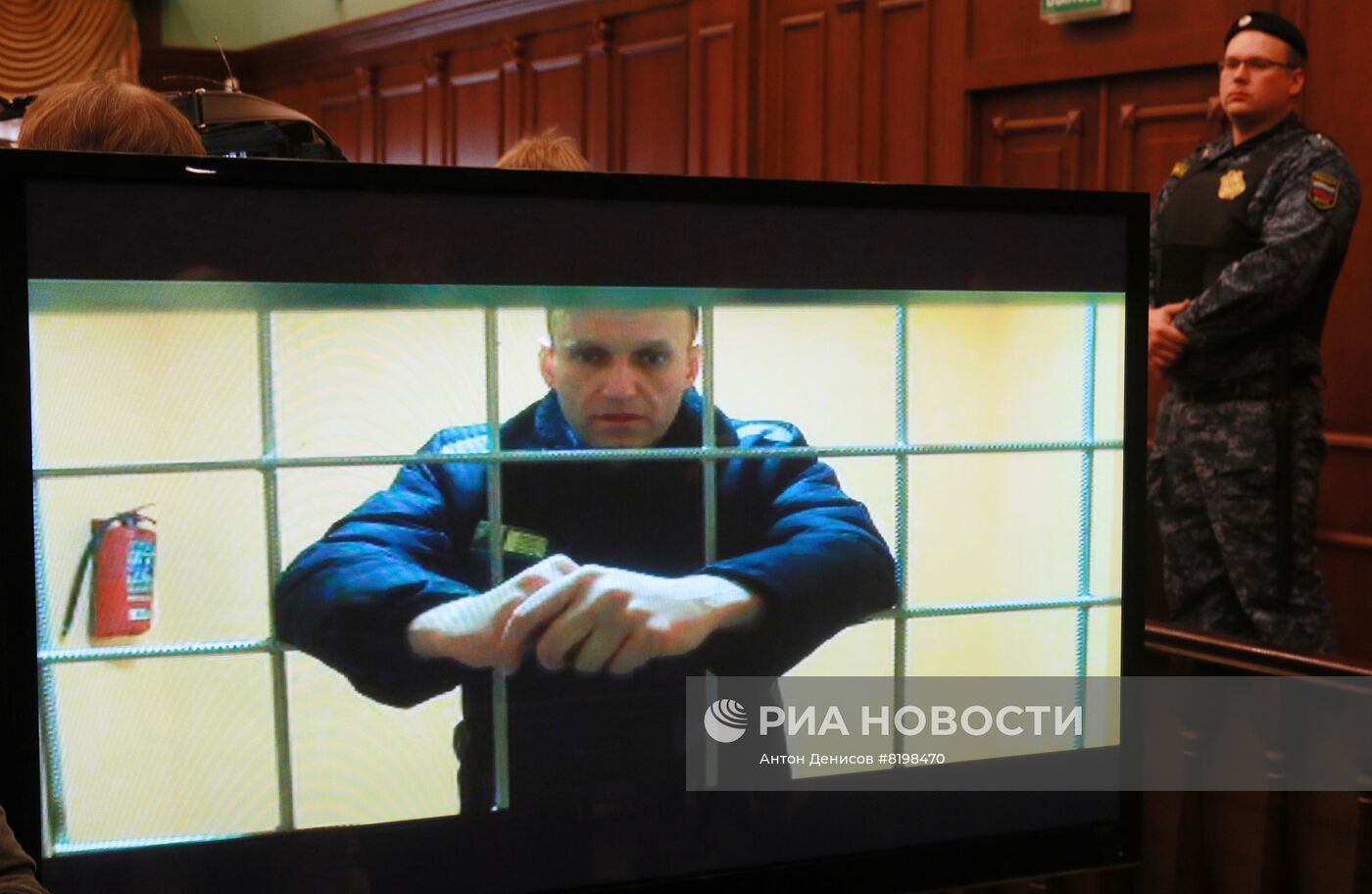 Рассмотрение жалобы защиты на приговор блогеру А. Навальному 