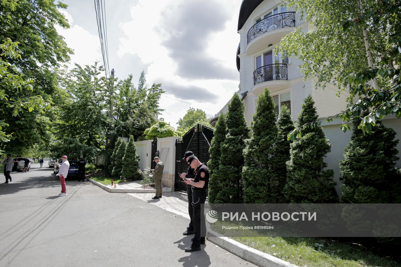 Обыски прошли в доме экс-президента Молдавии И. Додона