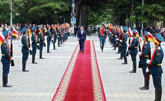 Инаугурация избранного президента Южной Осетии А. Гаглоева