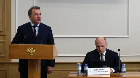 Комитеты СФ провели консультации по кандидатуре А. Куренкова для назначения на должность главы МЧС