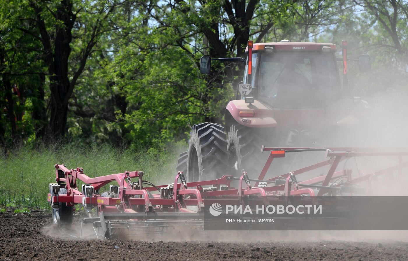 Работа фермеров на освобожденной территории
