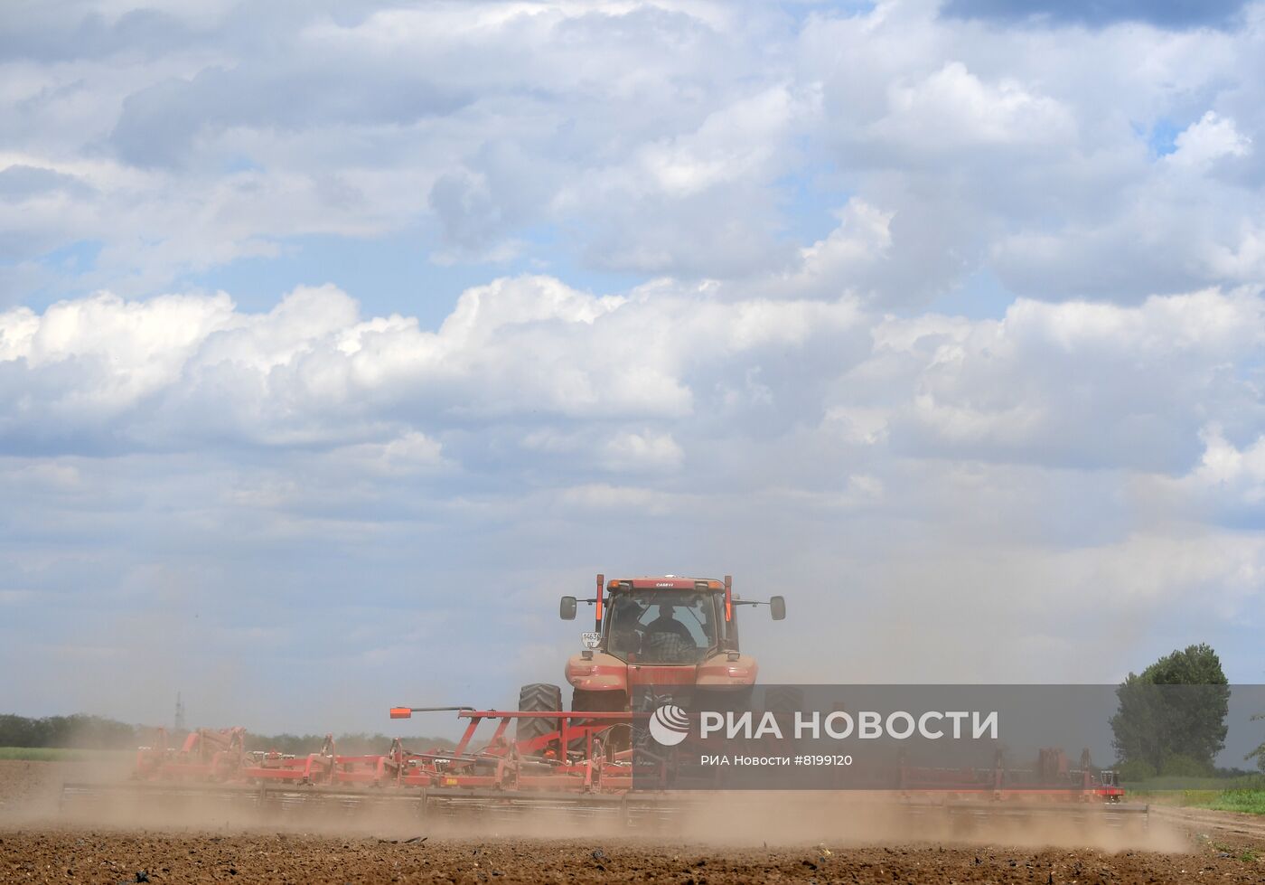 Работа фермеров на освобожденной территории