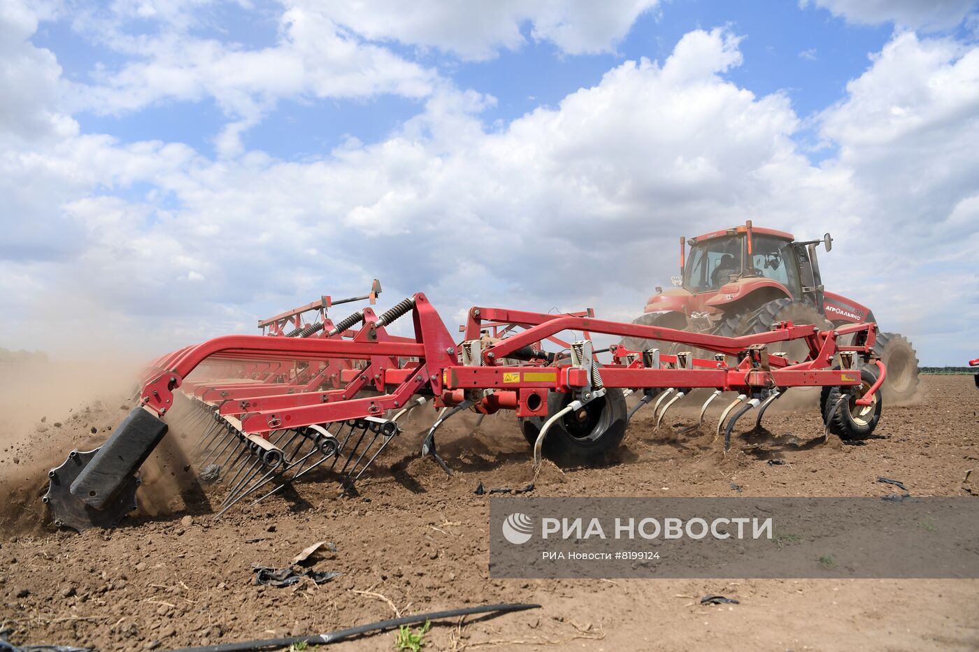 Работа фермеров на освобожденной территории