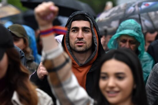 Шествия оппозиции продолжаются в Ереване