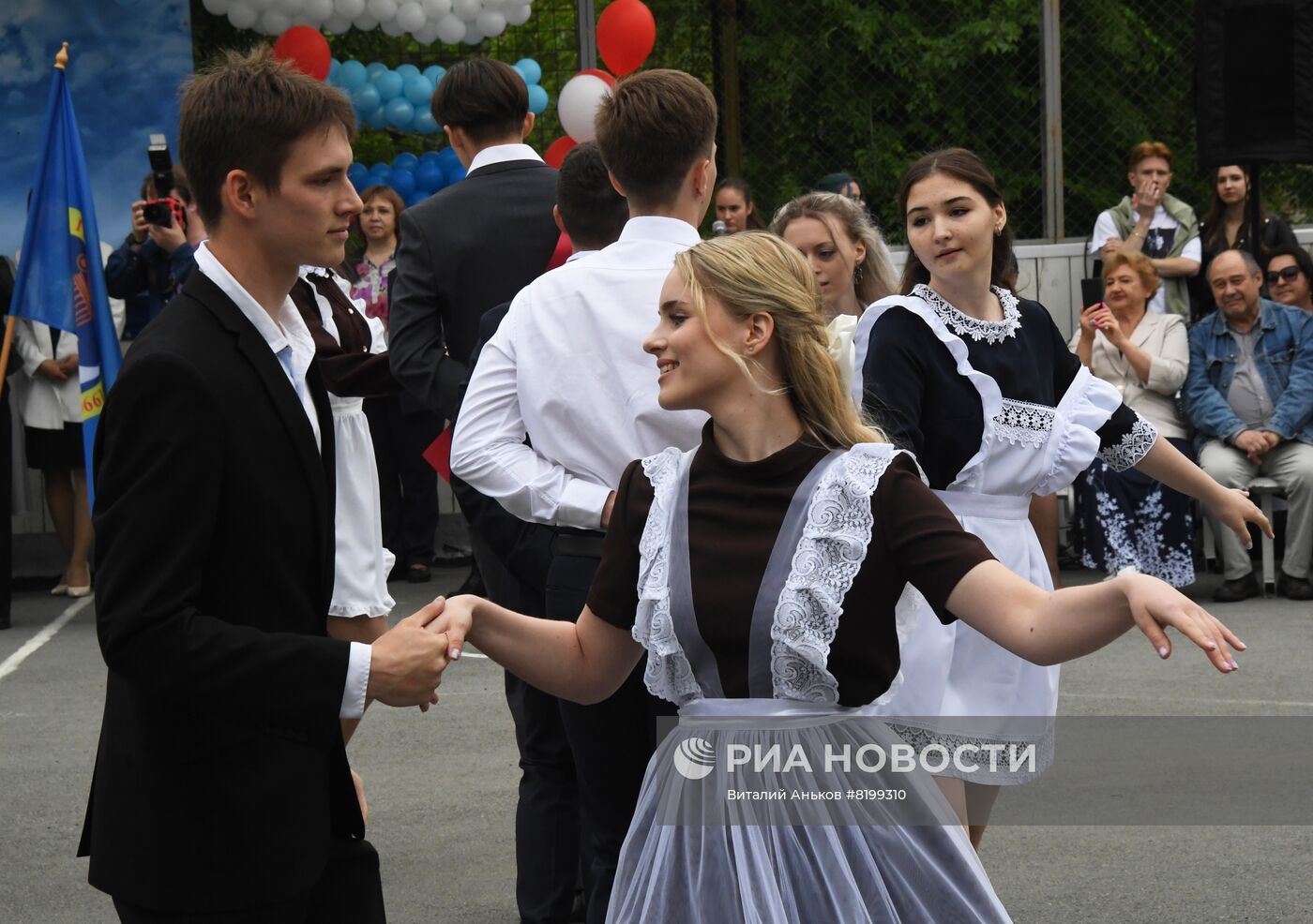 Последний звонок в городах России