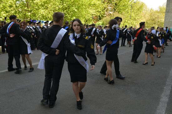 Последний звонок в городах России