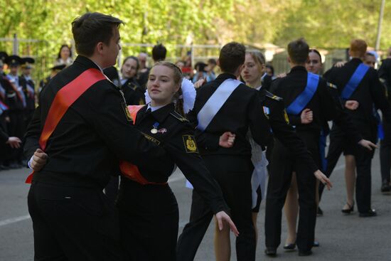 Последний звонок в городах России