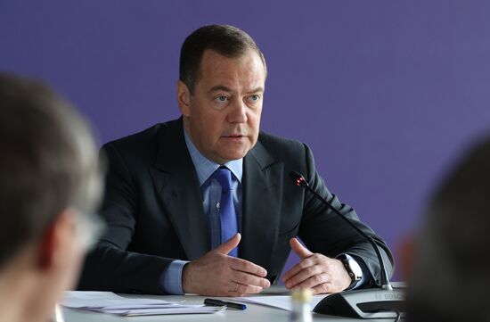 Д. Медведев провел заседание президиума Совета при президенте РФ по науке и образованию