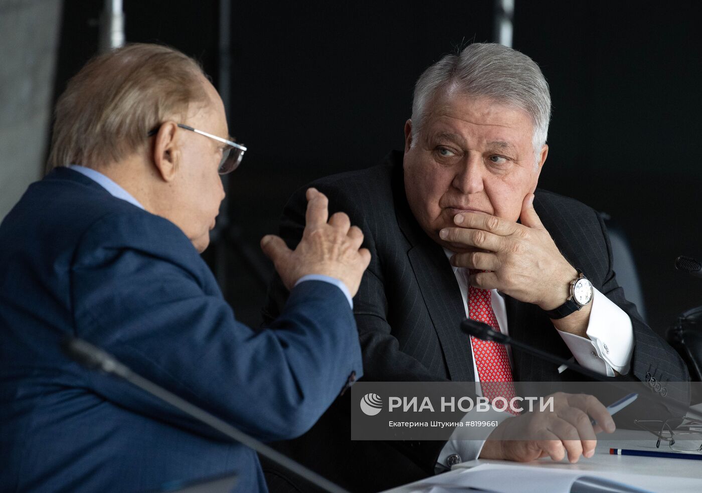 Д. Медведев провел заседание президиума Совета при президенте РФ по науке и образованию