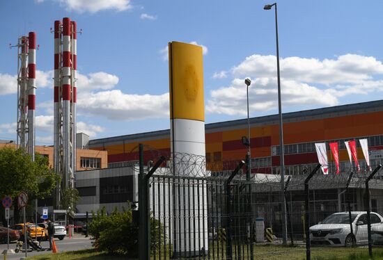 Со здания автозавода "Рено" в Москве демонтировали вывеску