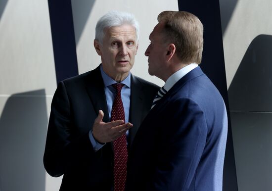 Д. Медведев провел заседание президиума Совета при президенте РФ по науке и образованию