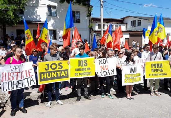 Митинг в поддержку экс-президента Молдавии И. Додона в Кишиневе