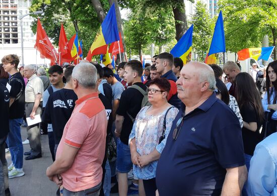 Митинг в поддержку экс-президента Молдавии И. Додона в Кишиневе