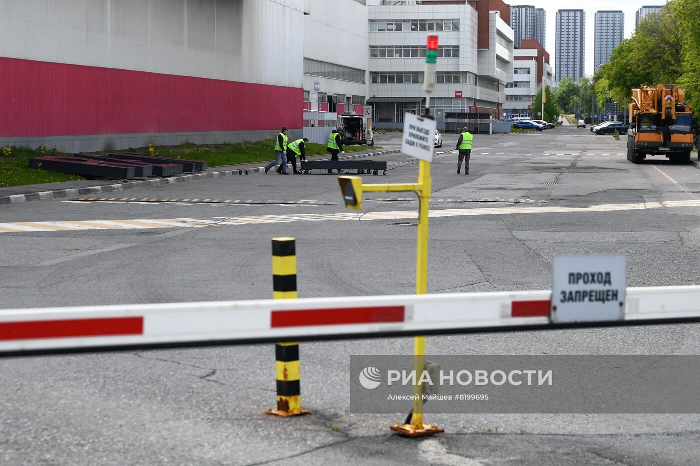 Со здания автозавода "Рено" в Москве демонтировали вывеску