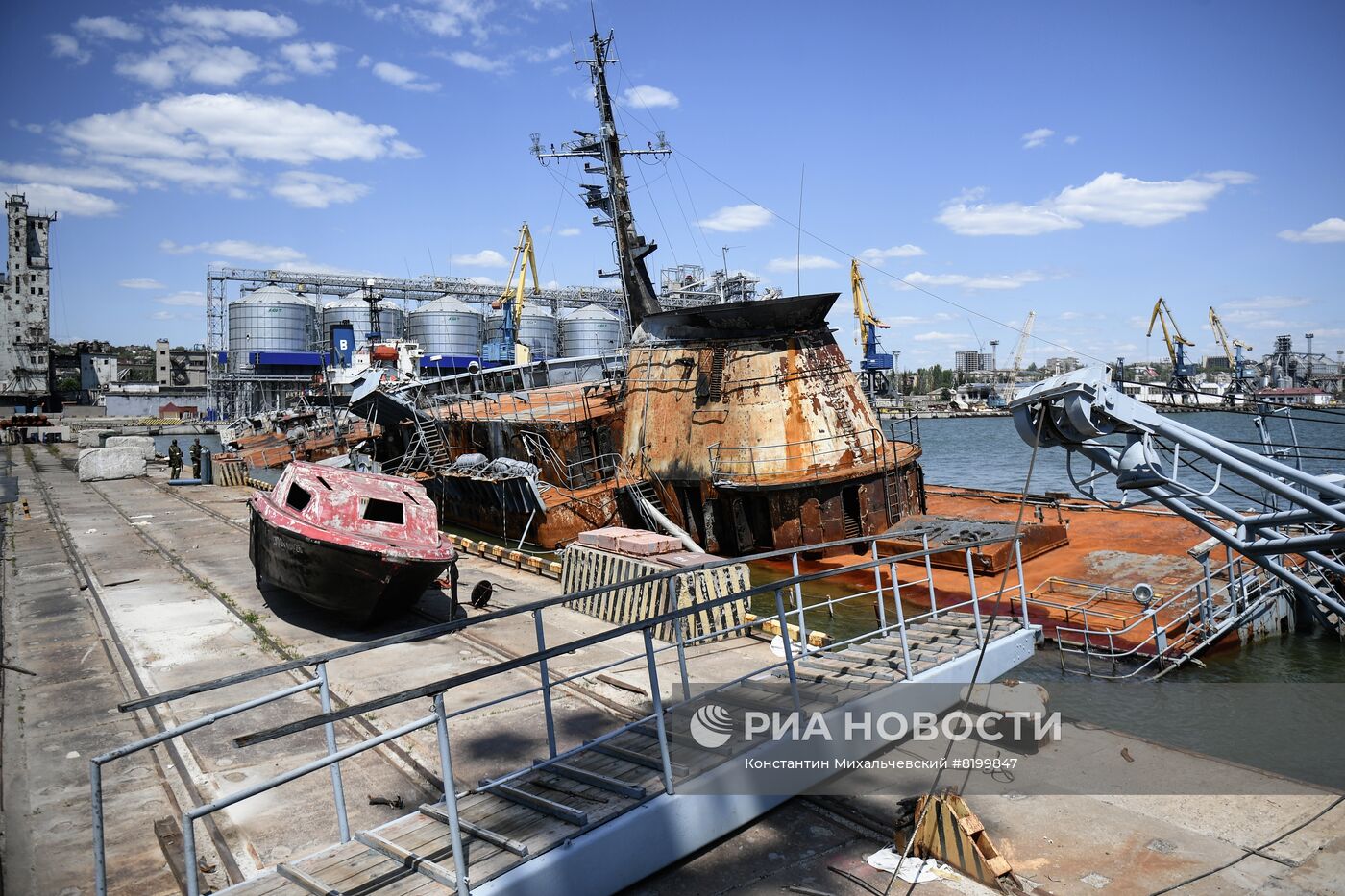 Порт в Мариуполе после разминирования начал функционировать в штатном режиме