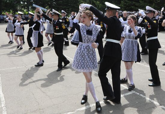 Последний звонок в городах России