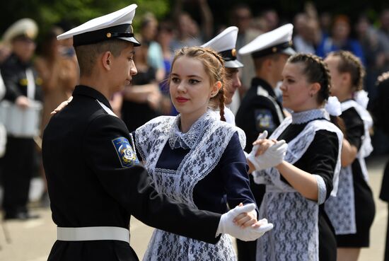 Последний звонок в городах России