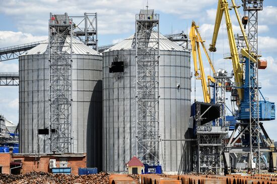 Порт в Мариуполе после разминирования начал функционировать в штатном режиме