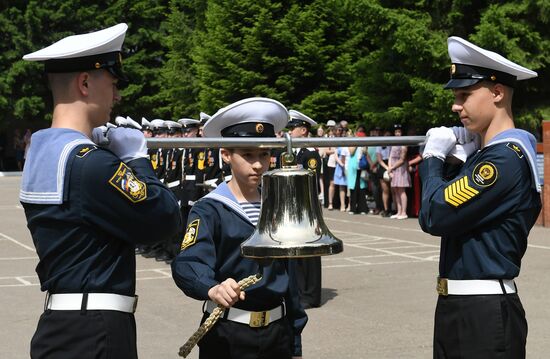 Последний звонок в городах России