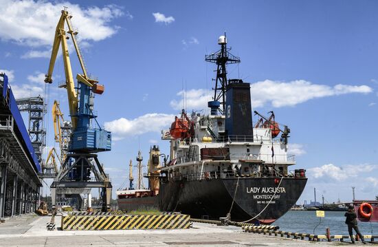 Порт в Мариуполе после разминирования начал функционировать в штатном режиме