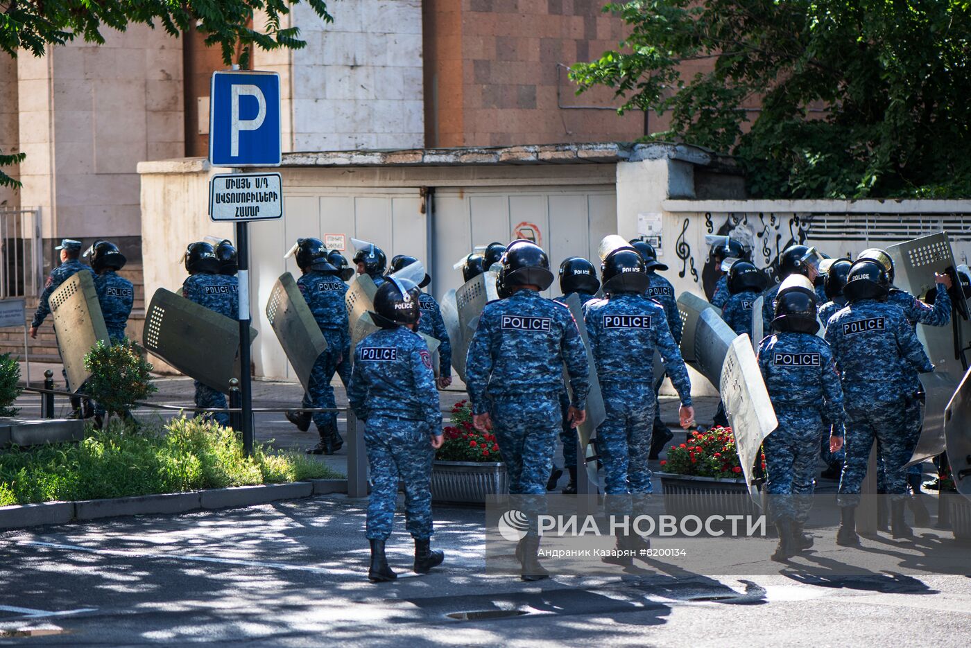 Оппозиция продолжает митинги в Ереване