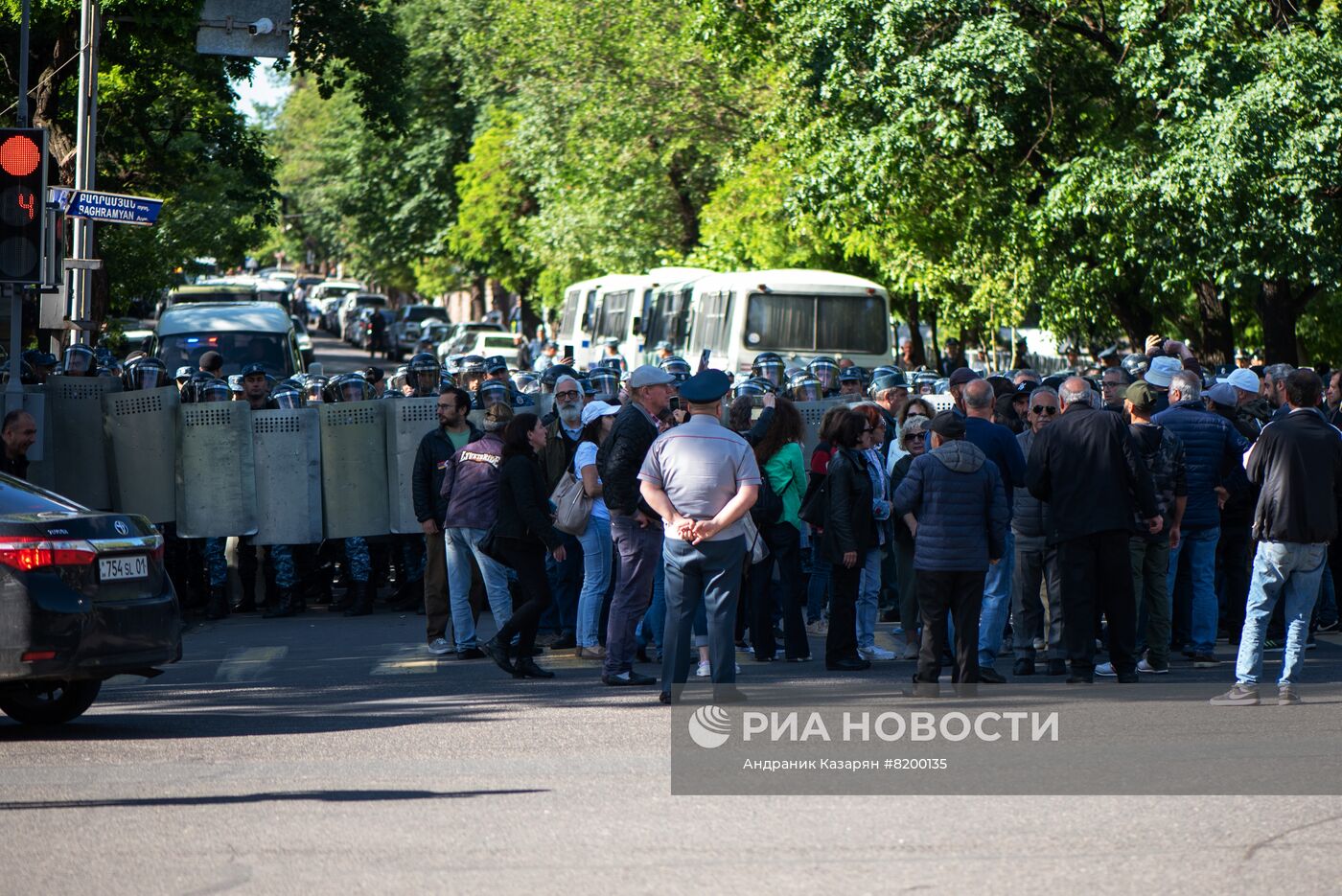 Оппозиция продолжает митинги в Ереване
