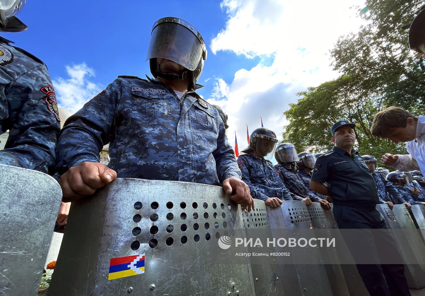 Оппозиция продолжает митинги в Ереване