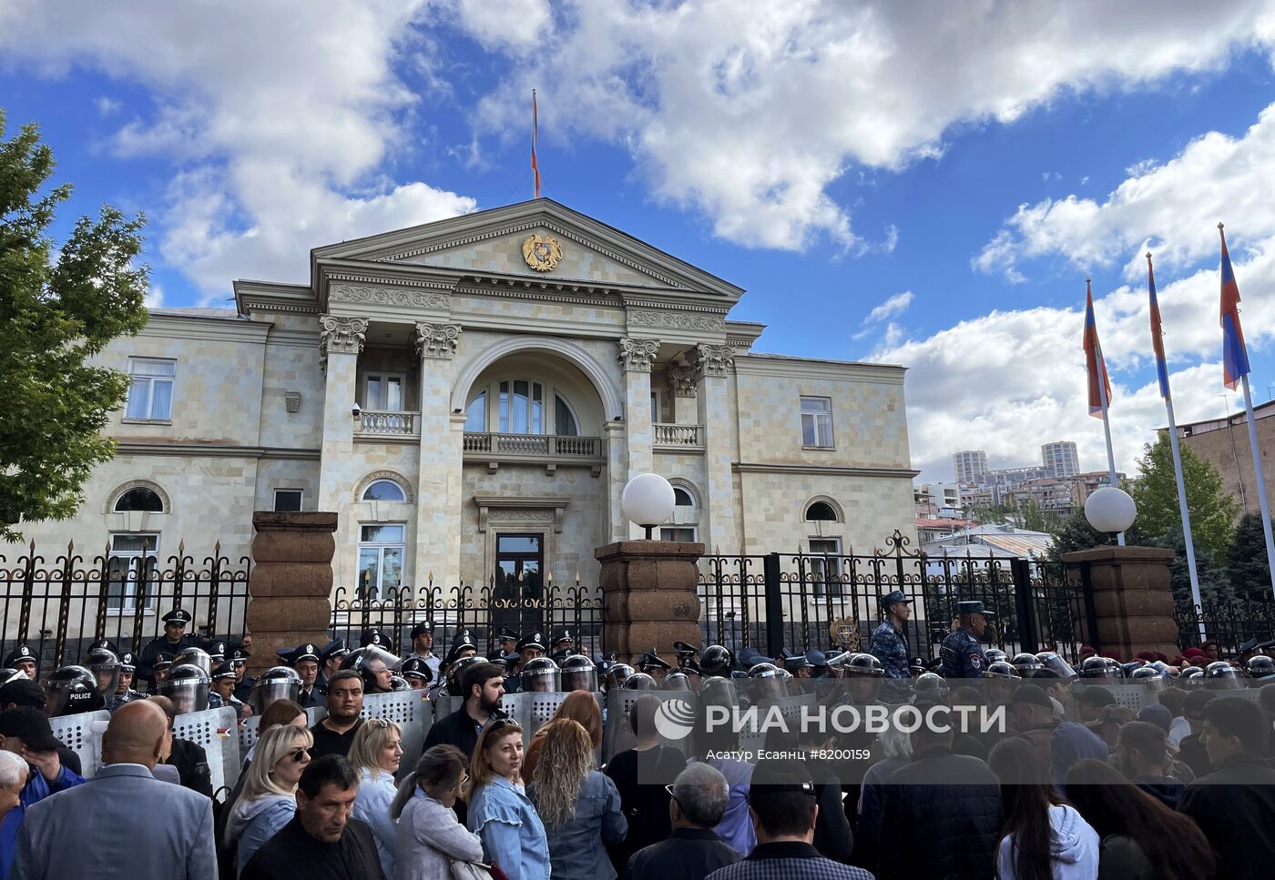 Оппозиция продолжает митинги в Ереване