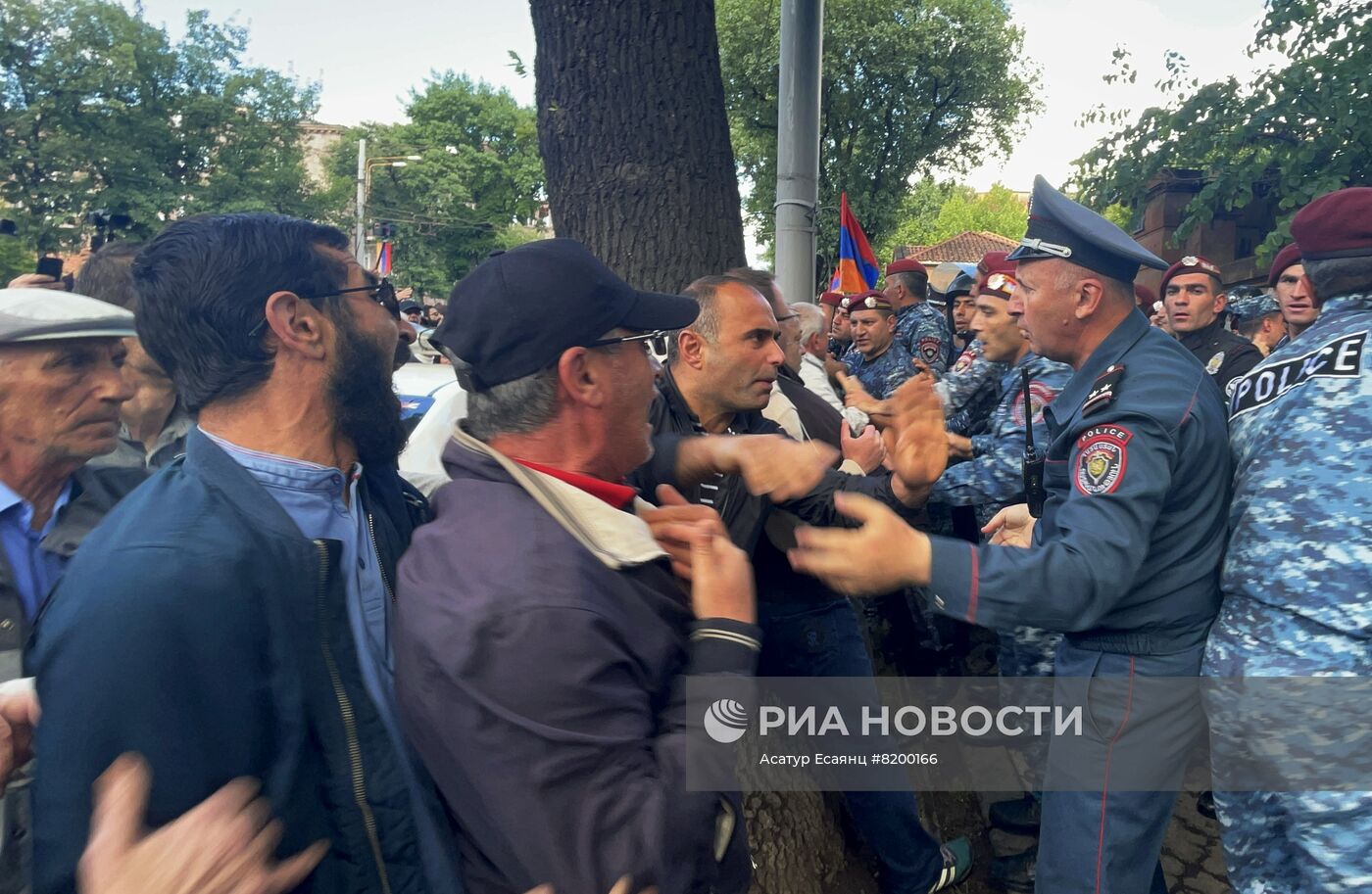 Оппозиция продолжает митинги в Ереване