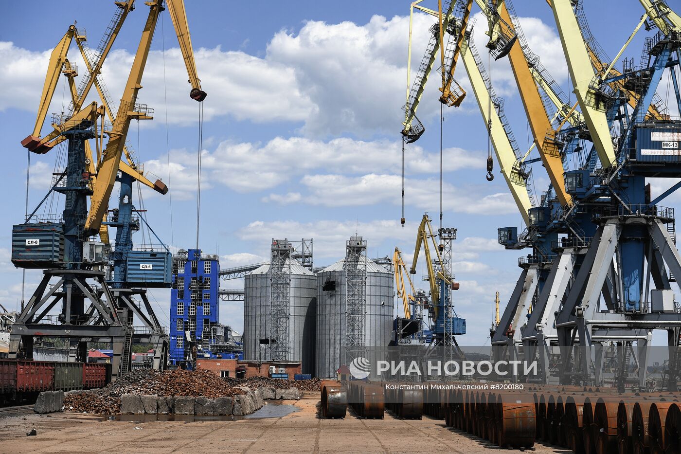 Порт в Мариуполе после разминирования начал функционировать в штатном режиме