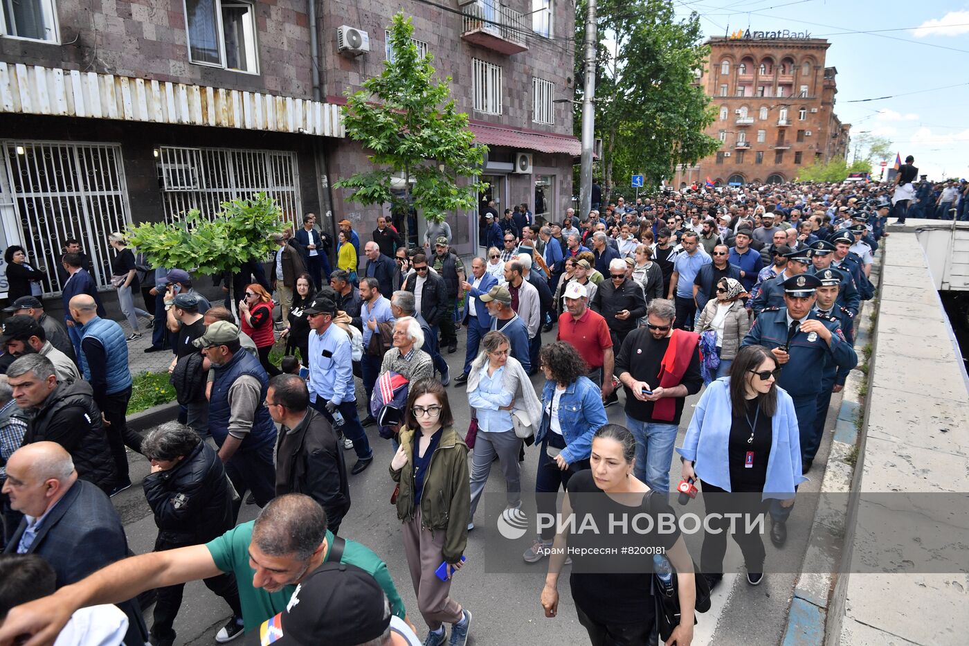 Оппозиция продолжает митинги в Ереване