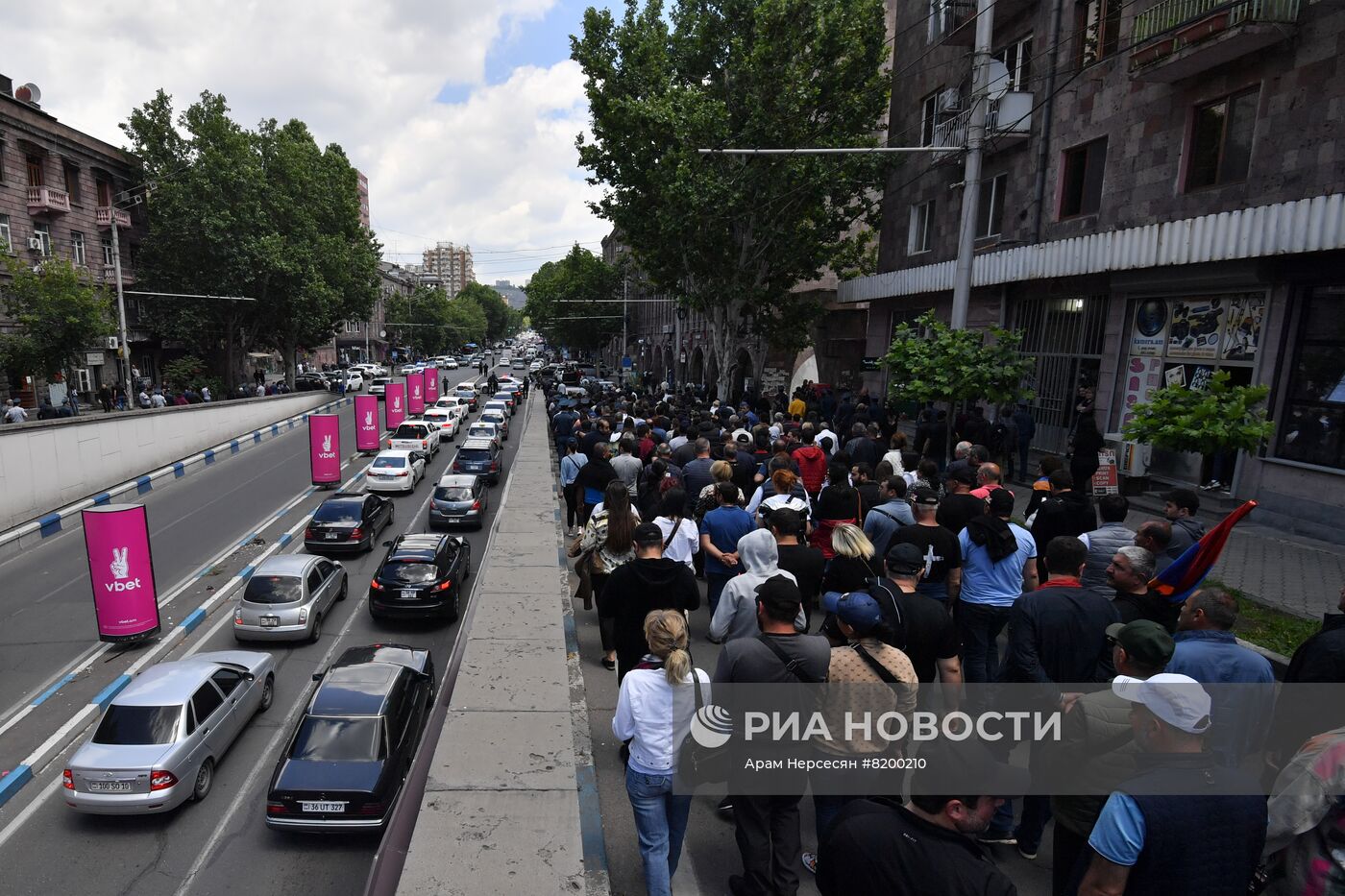 Оппозиция продолжает митинги в Ереване