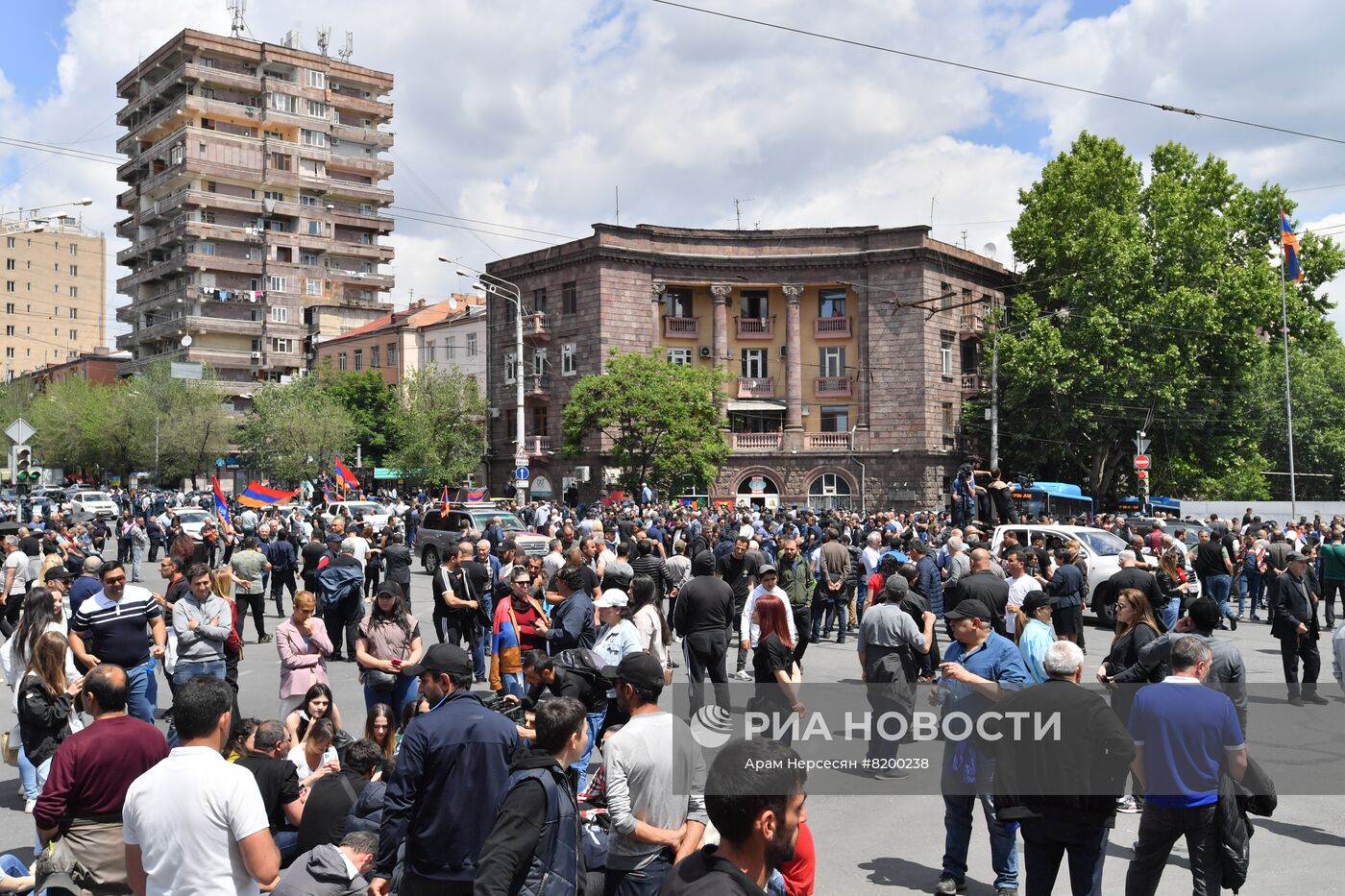 Оппозиция продолжает митинги в Ереване