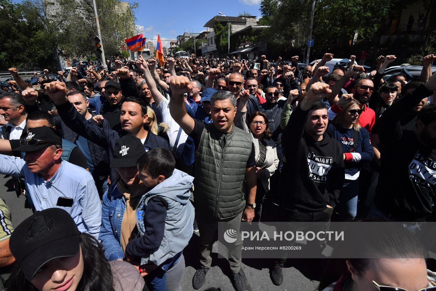 Оппозиция продолжает митинги в Ереване