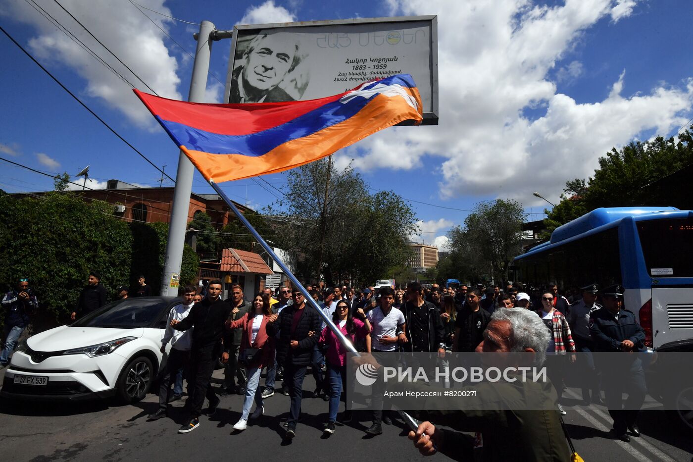 Оппозиция продолжает митинги в Ереване