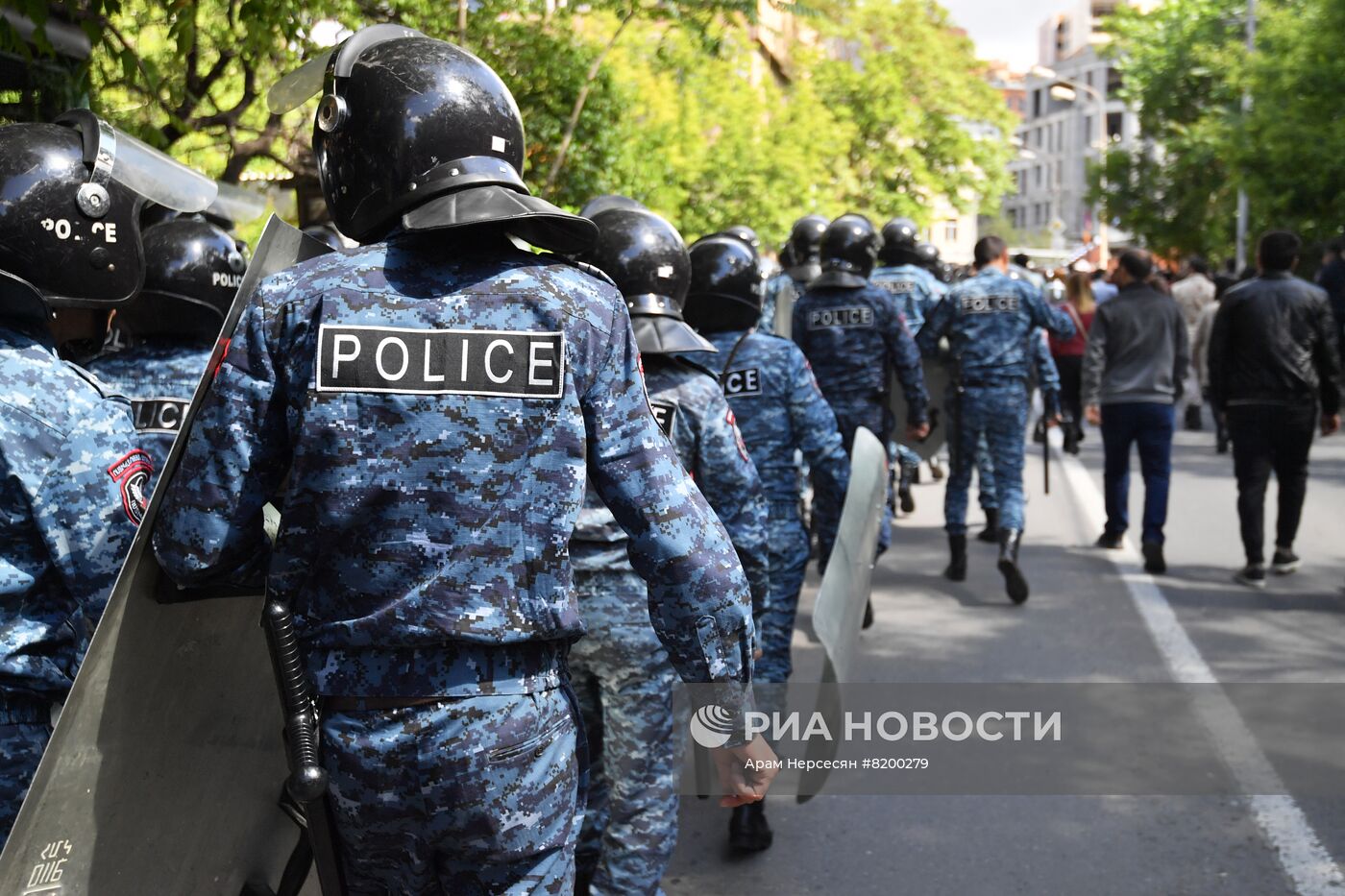 Оппозиция продолжает митинги в Ереване