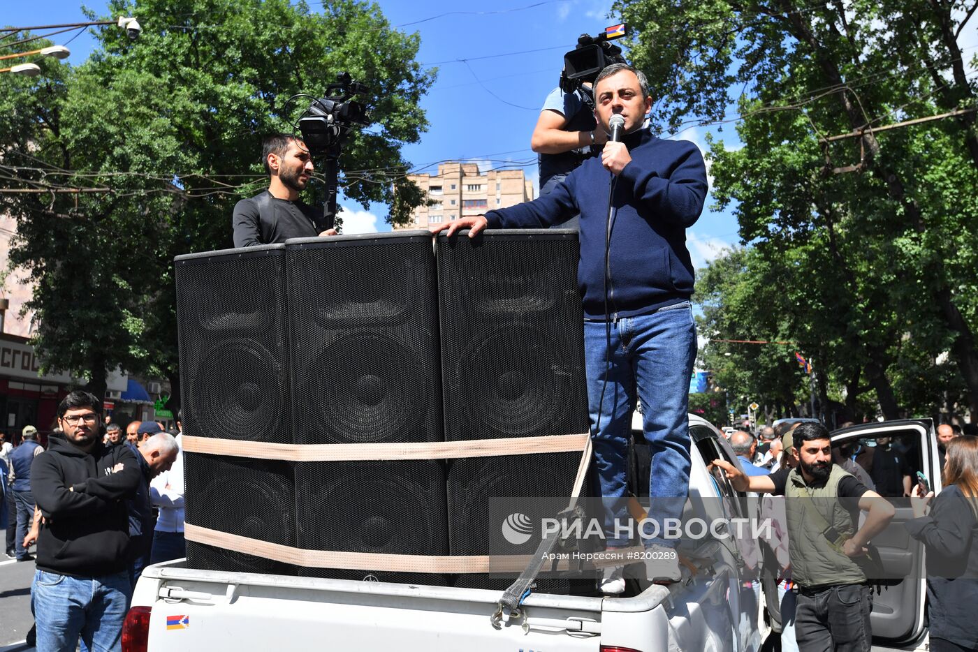 Оппозиция продолжает митинги в Ереване