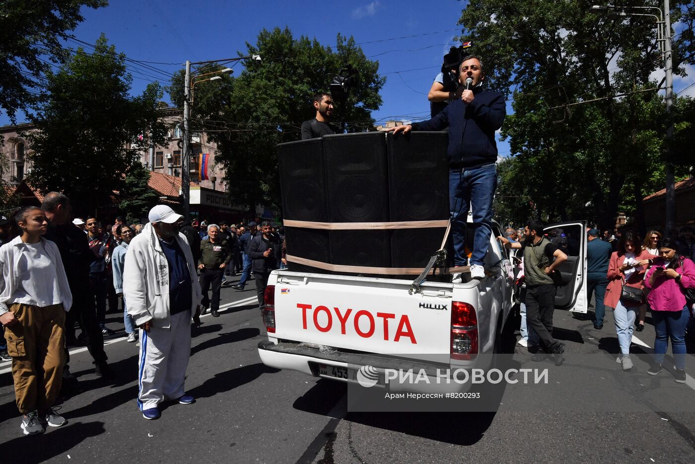 Оппозиция продолжает митинги в Ереване
